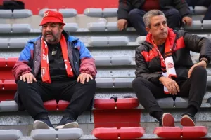 Νέα Σαλαμίνα-Οθέλλος: Η μπίλια... στο κόκκινο! (Φώτος)