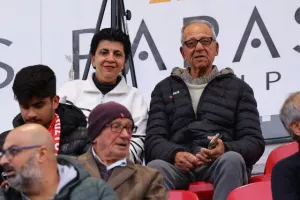 Νέα Σαλαμίνα-Οθέλλος: Η μπίλια... στο κόκκινο! (Φώτος)