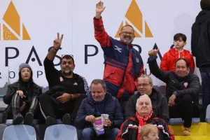 Νέα Σαλαμίνα-Οθέλλος: Η μπίλια... στο κόκκινο! (Φώτος)