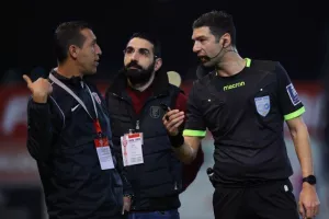 Νέα Σαλαμίνα-Οθέλλος: Η μπίλια... στο κόκκινο! (Φώτος)