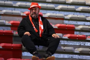 Ο κόσμος στο Νέα Σαλαμίνα-ΑΕΚ (ΦΩΤΟΣ)