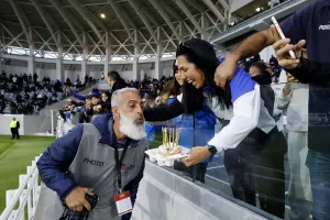 Γενέθλια και... κεράκια στο γήπεδο! 