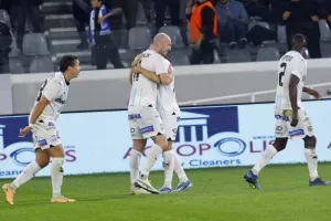 Απόλλων-ΑΠΟΕΛ: Θρίλερ χωρίς νικητή με γαλαζοκίτρινη... επιστροφή