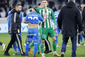 Απόλλων-Άρης: Άντεξε στην πίεση και πλησίασε στην κορυφή η "Ελαφρά Ταξιαρχία" 