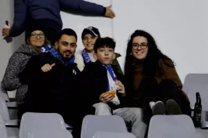 (Φωτορεπορτάζ) Ο κόσμος στο Απόλλων-ΑΕΖ