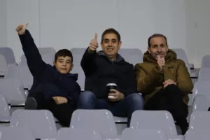 (Φωτορεπορτάζ) Ο κόσμος στο Απόλλων-ΑΕΖ