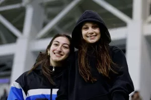 (Φωτορεπορτάζ) Ο κόσμος στο Απόλλων-ΑΕΖ