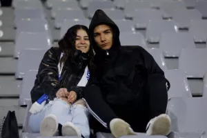 (Φωτορεπορτάζ) Ο κόσμος στο Απόλλων-ΑΕΖ