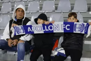 (Φωτορεπορτάζ) Ο κόσμος στο Απόλλων-ΑΕΖ