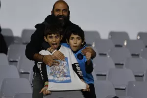 (Φωτορεπορτάζ) Ο κόσμος στο Απόλλων-ΑΕΖ