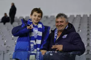 (Φωτορεπορτάζ) Ο κόσμος στο Απόλλων-ΑΕΖ