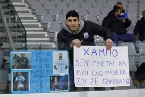 (Φωτορεπορτάζ) Ο κόσμος στο Απόλλων-ΑΕΖ