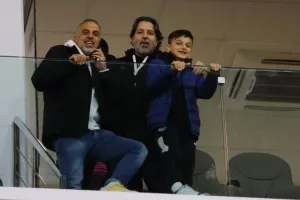 (Φωτορεπορτάζ) Ο κόσμος στο Απόλλων-ΑΕΖ