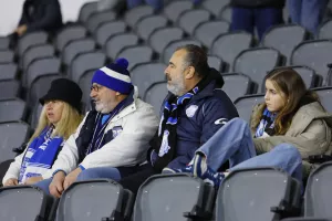 (Φωτορεπορτάζ) Ο κόσμος στο Απόλλων-ΑΕΖ