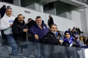(Φωτορεπορτάζ) Ο κόσμος στο Απόλλων-ΑΕΖ