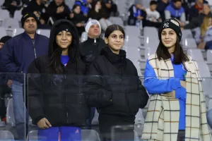 (Φωτορεπορτάζ) Ο κόσμος στο Απόλλων-ΑΕΖ