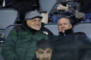 (Φωτορεπορτάζ) Ο κόσμος στο Απόλλων-ΑΕΖ