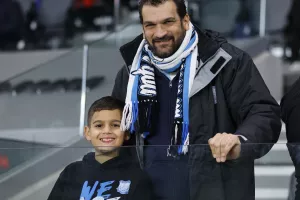 (Φωτορεπορτάζ) Ο κόσμος στο Απόλλων-ΑΕΖ