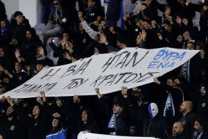 (Φωτορεπορτάζ) Ο κόσμος στο Απόλλων-ΑΕΖ