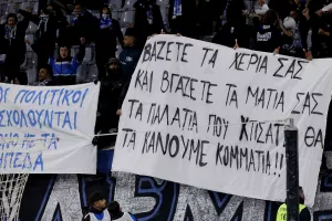(Φωτορεπορτάζ) Ο κόσμος στο Απόλλων-ΑΕΖ