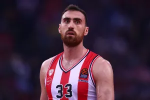 Ολυμπιακός: Χειρουργήθηκε ο Μιλουτίνοβ