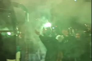 Υποδοχή στον Πύργο Αθηνών από οπαδούς του Παναθηναϊκού! 