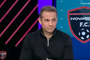 Ντέμης: "Βλέπω πολύ καλά τον Λιβάι - Έκανε καλό ματς ο Πήλιος"
