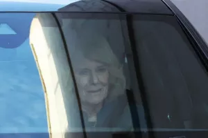 Καμίλα: Επισκέφτηκε τον Κάρολο στο νοσοκομείο για τρίτη φορά