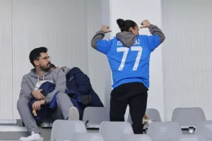 (Φωτορεπορτάζ) Ο κόσμος στο Απόλλων - ΑΠΟΕΛ