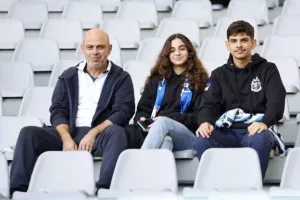 (Φωτορεπορτάζ) Ο κόσμος στο Απόλλων - ΑΠΟΕΛ