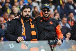 (Φωτορεπορτάζ) Ο κόσμος στο Απόλλων - ΑΠΟΕΛ