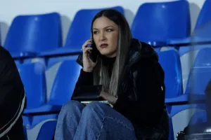 Στο κινητό...