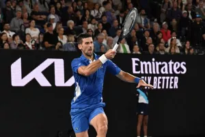 Εύκολη πρόκριση Τζόκοβιτς και στο βάθος... Τσιτσιπάς