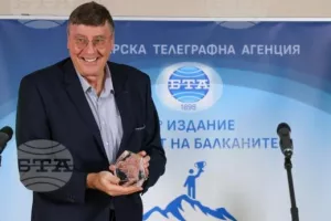 Γκλούτσκοφ: «O Βεζένκοφ είναι παίκτης παγκόσμιας κλάσης»