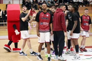 Nτερμπάρα με νικητή τον Κεραυνό