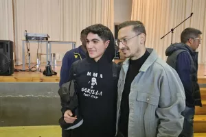 ΑΕΛ: Επίσκεψη στο Λύκειο Αποστόλου Λουκά για την εξάλειψη ρατσισμού (φώτος)