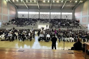 ΑΕΛ: Επίσκεψη στο Λύκειο Αποστόλου Λουκά για την εξάλειψη ρατσισμού (φώτος)