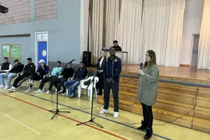 ΑΕΛ: Επίσκεψη στο Λύκειο Αποστόλου Λουκά για την εξάλειψη ρατσισμού (φώτος)