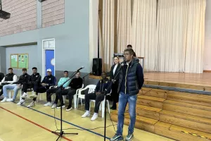 ΑΕΛ: Επίσκεψη στο Λύκειο Αποστόλου Λουκά για την εξάλειψη ρατσισμού (φώτος)