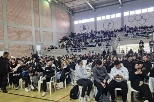 ΑΕΛ: Επίσκεψη στο Λύκειο Αποστόλου Λουκά για την εξάλειψη ρατσισμού (φώτος)