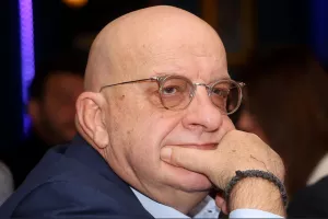 Κούμας υπό πίεση...