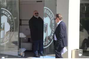 Πρόταση για εξάμηνο αποκλεισμό στον Καραπαπά για τη... φούστα
