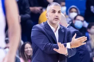 Ανανέωση με Χριστόφορο Λειβαδιώτη