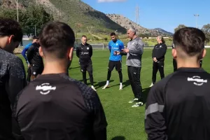 Σήκωσε μανίκια ο Δέλλας: Η πρώτη του προπόνηση στον ΟΦΗ (φώτος)