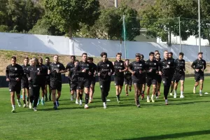 Σήκωσε μανίκια ο Δέλλας: Η πρώτη του προπόνηση στον ΟΦΗ (φώτος)