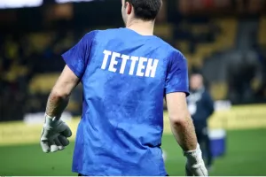 Μπλούζες με το όνομα του Τετέι και μήνυμα κατά του ρατσισμού