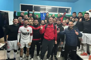 Διπλό και περήφανη πόζα των νικητών!