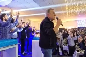 Τούρτα, "Χώμα που περπάτησα" και χαμός από τους Ανορθωσιάτες (βίντεο)