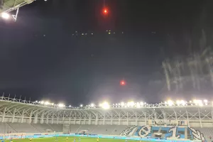 Φωτοβολίδα προσγειώθηκε εντός γηπέδου! (ΦΩΤΟΣ/Kerkida)