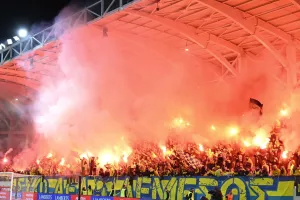 ΘΥΡΑ 3/Μετά από μέρες (μεταξύ αυτών και ένας γιατρός που πιθανότατα απήχθη) στο γήπεδο!
